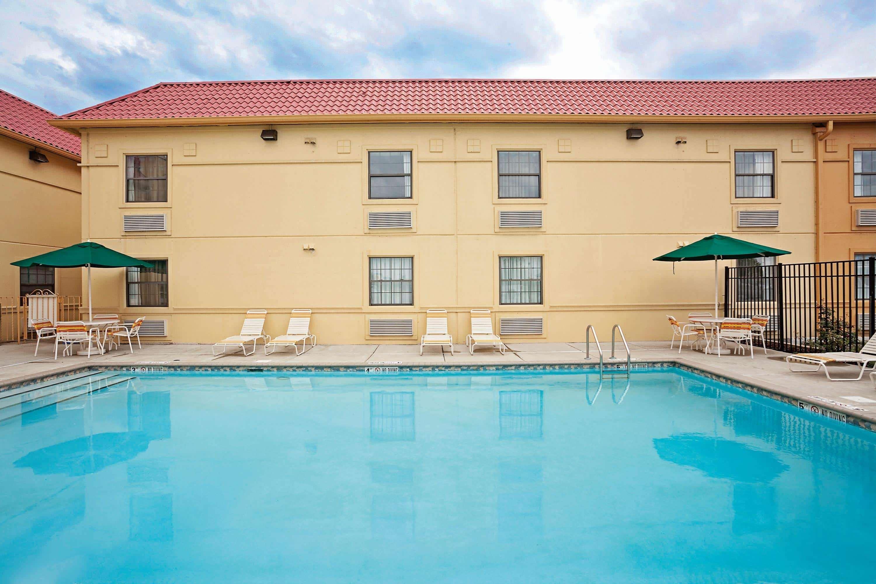 La Quinta Inn By Wyndham Мерріллвілл Екстер'єр фото